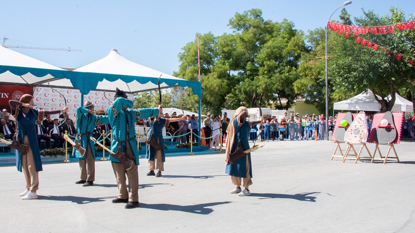 Selçuk Üniversitesi Öğrenci Toplulukları, Zafer Bayramı kutlamalarında büyük beğeni aldı